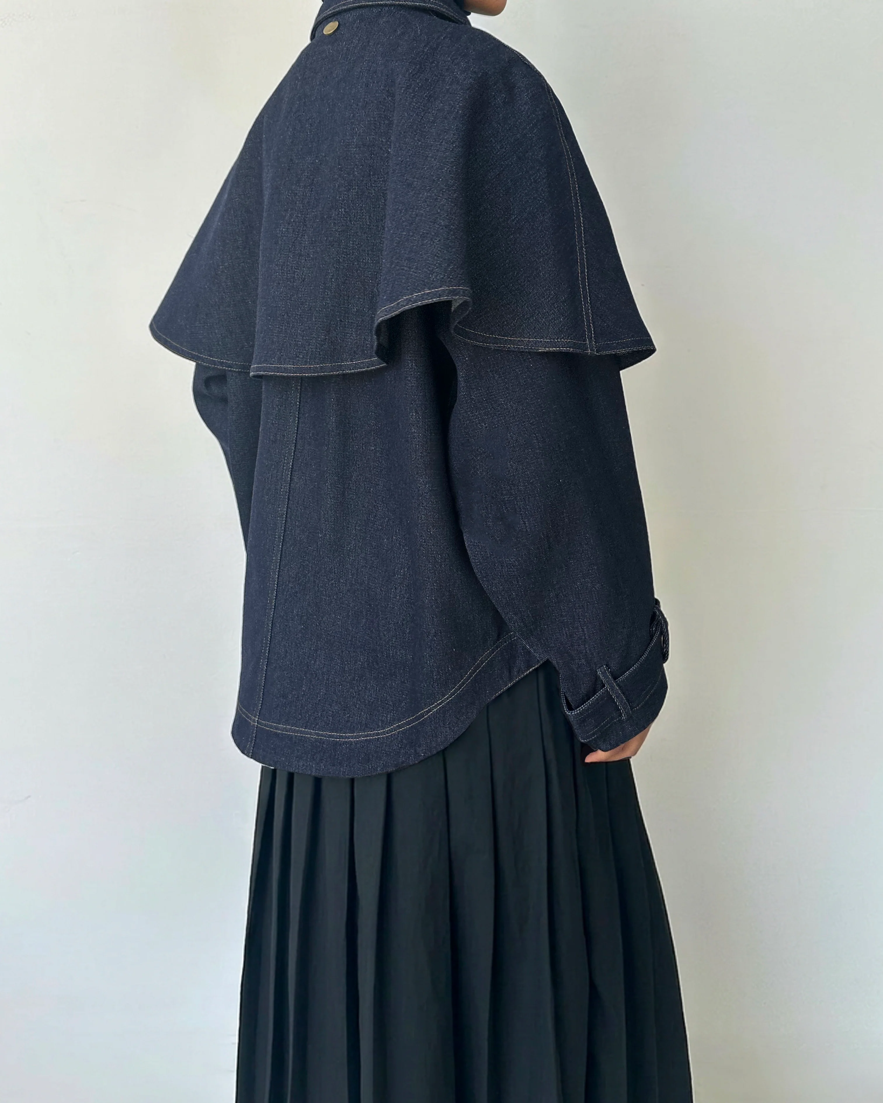 Veste en denim avec cape - Image 4