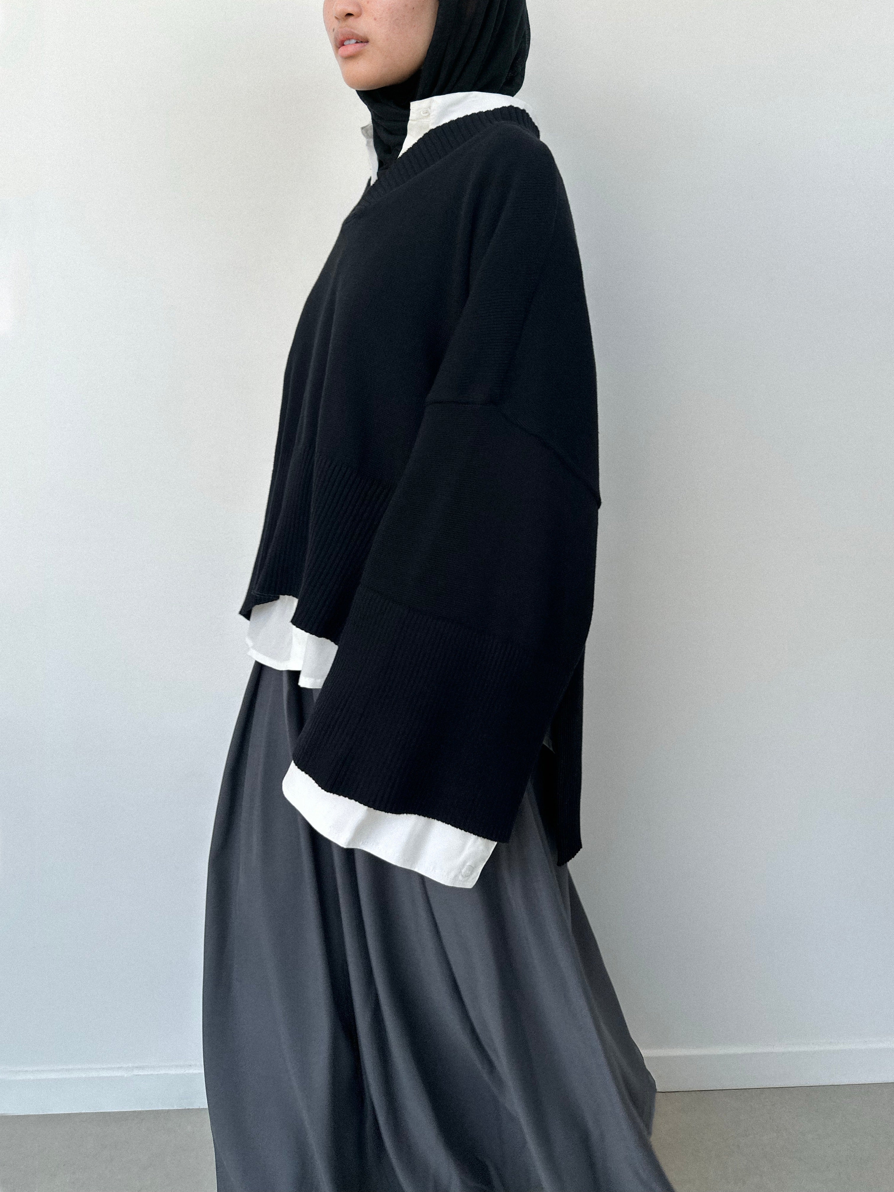 Pull à col V — Noir - Image 4